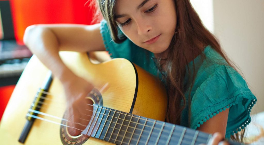what is the best age to start learning guitar